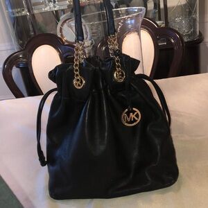 MICHAEL KORS BAG BLACK SOFT LEATHER DRAWSTRING Bag